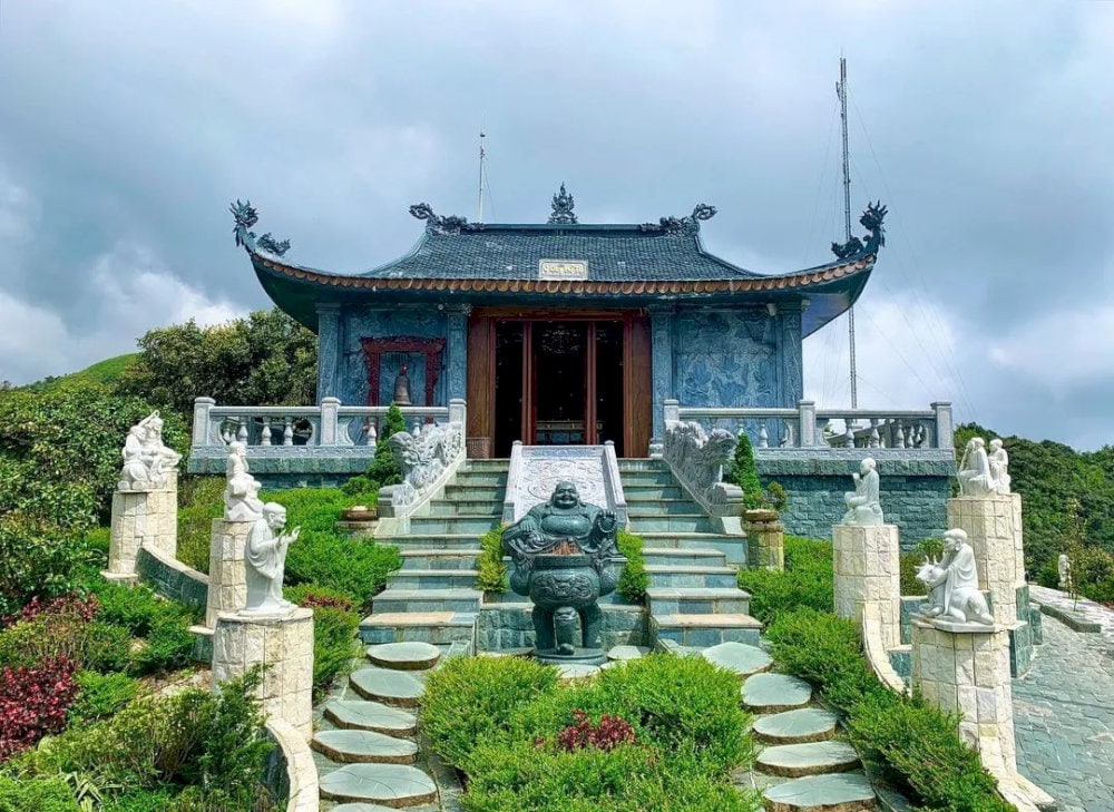 While exploring the Heaven Gate, you might discover a sense of peace at O Quy Ho Pagoda 